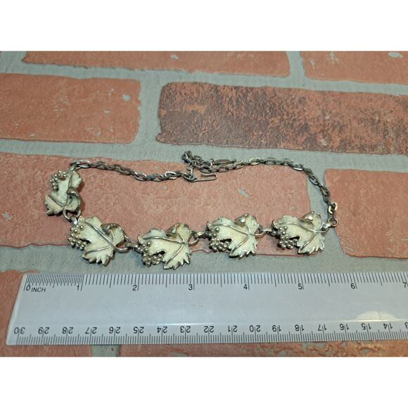 VINTAGE SARAH COVENTRY WHISPERING LEAVES WHITE ENAMEL SILVER TONE NECKLACE - Picture 1 of 3
